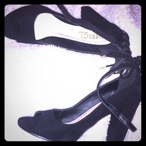 Shoes size 8